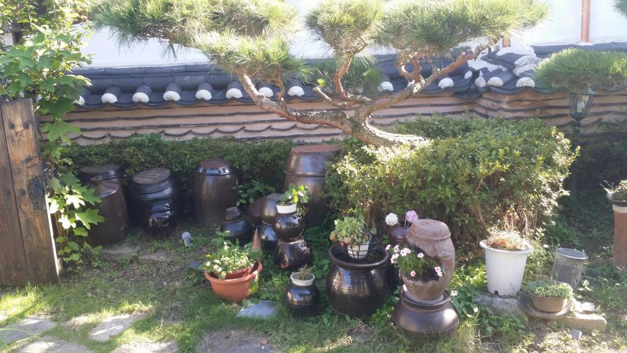 Yeonwoodang Guesthouse Jeonju Dış mekan fotoğraf
